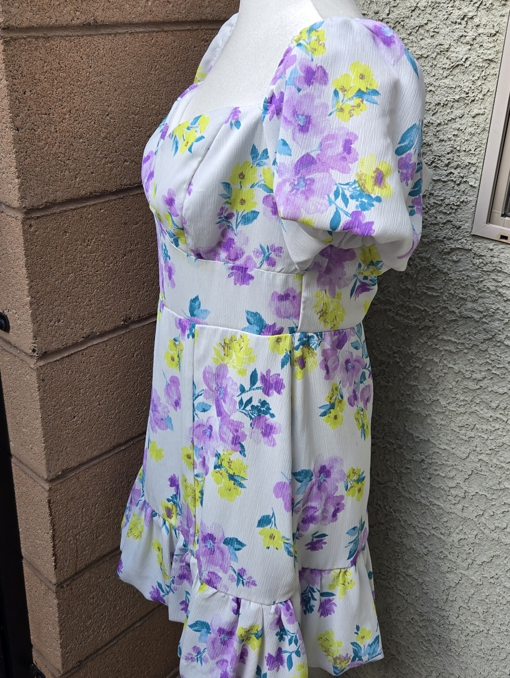 City Studio Sweetheart Puff Sleeve Floral Mini Dress in White - Picture 5 of 9